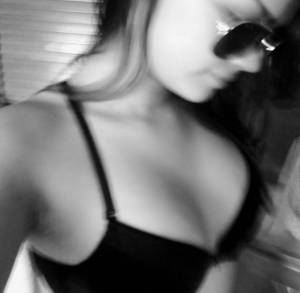 Latina Esposa [x573] u7aw7ucm4i