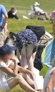 Milf in green thong (upskirt)