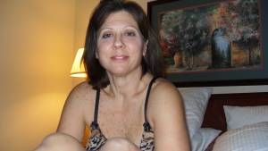MILF Diane shows her hot pussy [x19] k7aw3h2orc