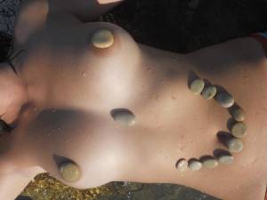 Teen girls on the beach z7aw5kqxms