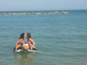 Teen girls on the beach 67aw5kwske