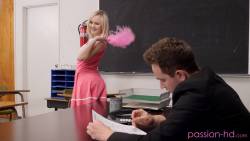 Natalia Queen The Detention - 50x y7bdldo312