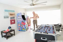 Vina Sky Asian Arcade Pussy Play - 1600px - 192X h7bet63val