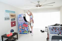 Vina Sky Asian Arcade Pussy Play - 1600px - 192X c7bet56njw