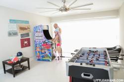 Vina Sky Asian Arcade Pussy Play - 1600px - 192X v7bet6ft1b