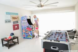 Vina Sky Asian Arcade Pussy Play - 1600px - 192X 57bet6g15q