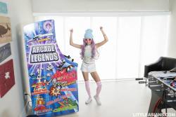 Vina Sky Asian Arcade Pussy Play - 1600px - 192X d7bet4nn07