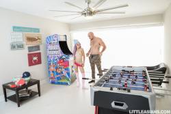 Vina Sky Asian Arcade Pussy Play - 1600px - 192X d7bet61wvp