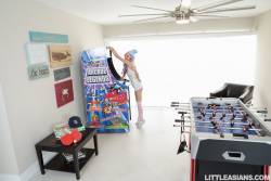 Vina Sky Asian Arcade Pussy Play - 1600px - 192X 17bet40x1s