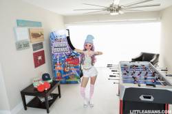 Vina Sky Asian Arcade Pussy Play - 1600px - 192X g7bet4fjy0
