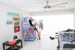 Vina Sky Asian Arcade Pussy Play - 1600px - 192X u7bet53ogm