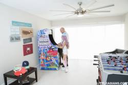 Vina Sky Asian Arcade Pussy Play - 1600px - 192X 57bet5hdpi