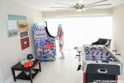 Vina Sky Asian Arcade Pussy Play - 1600px - 192X c7bet42fzj