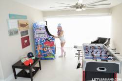 Vina Sky Asian Arcade Pussy Play - 1600px - 192X g7bet4356e