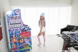 Vina Sky Asian Arcade Pussy Play - 1600px - 192X n7bet4pih7