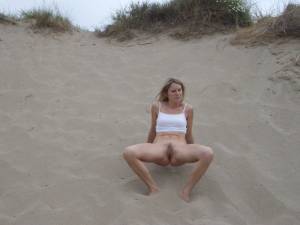 Hairy blonde indoors and outdoors piss x261-j7bfda1z03.jpg