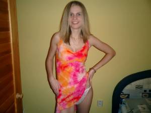 Slim Blonde Girlfriend [x152] 27bfdrria6