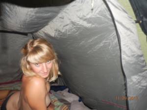 Blonde Teasing Boy in Camping c7bfsx54e3