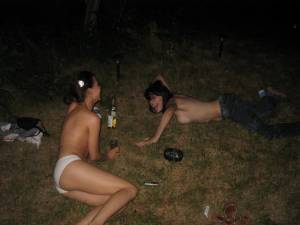 Hot outdoor Posing x 87 j7bg0fwtsc