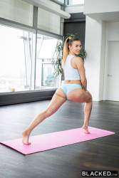 Ella Reese Stretching - 67x m7bh163qap