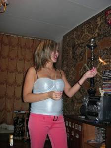 Blonde MILF With Big Tits Posing At Home d7bhahmydr