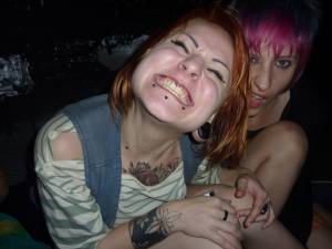 Drunken Emo Girls x115 67bgxihyqw