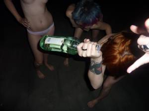Drunken Emo Girls x115 l7bgxgrhwy