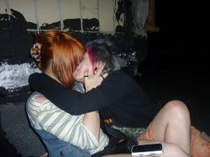 Drunken Emo Girls x115 v7bgxhxvoe