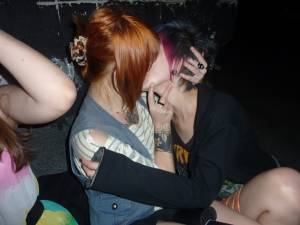 Drunken Emo Girls x115 y7bgxiggqw