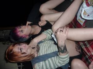 Drunken Emo Girls x115 b7bgxhu0ae