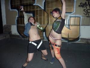 Drunken Emo Girls x115 j7bgxi9qmz