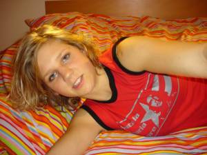 Blonde-playing-and-making-photos-at-home-x206-y7bhccwhfk.jpg