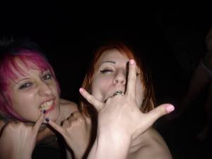 Drunken Emo Girls x115 v7bgx0qvg4