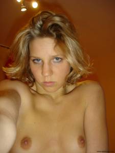 Blonde-playing-and-making-photos-at-home-x206-h7bhci6epi.jpg