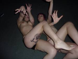 Drunken Emo Girls x115 c7bgx0leje