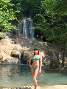 Two girls on Vacation x 40 07bh5pe1kx