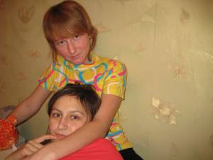 2 teens posing in Room x 48 h7bh666l0r