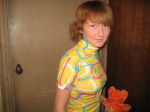 2 teens posing in Room x 48 p7bh66xnuf