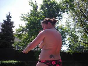 Teens Enjoy a Small pool in the Backyard x 104 l7bh42cbgf
