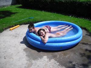 Teens Enjoy a Small pool in the Backyard x 104 n7bh415kbq