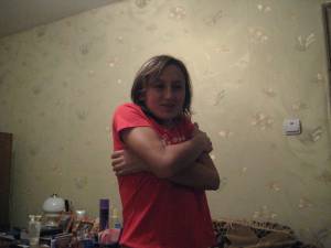 2 teens posing in Room x 48 k7bh67m0qw
