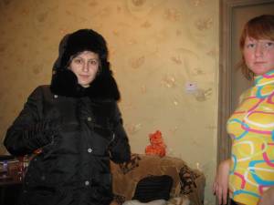 2 teens posing in Room x 48 l7bh66mpls