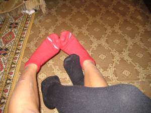 2 teens posing in Room x 48 77bh67kn57