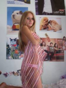 Two teens in the Room x 33 77bh63olhu
