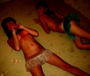 2 teens posing in Room x 48 e7bh67gvbq