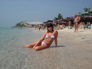 Two girls on Vacation x 40 d7bh5p4n7u