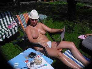 Teens Enjoy a Small pool in the Backyard x 104 t7bh41bgc4