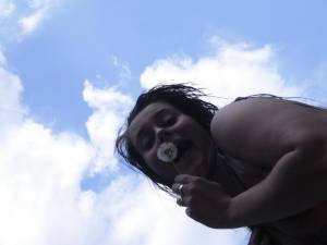 Teens Enjoy a Small pool in the Backyard x 104 d7bh4234ug