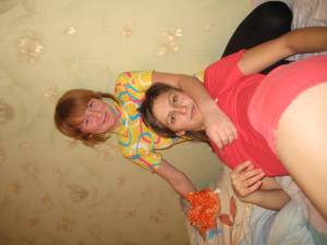 2 teens posing in Room x 48 v7bh665ddt
