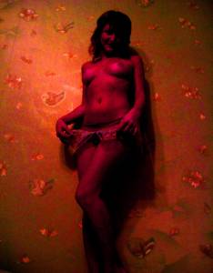 2 teens posing in Room x 48 o7bh675uxe